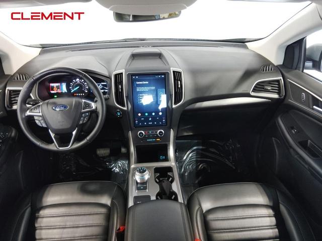 Photo of 2024 Silver Metallic Ford Edge