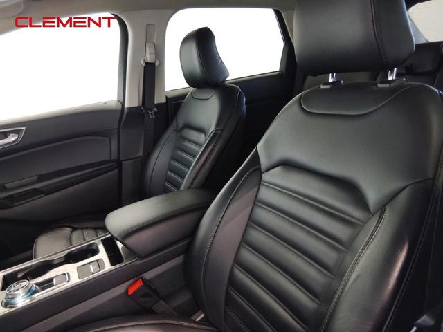 Photo of 2024 Silver Metallic Ford Edge