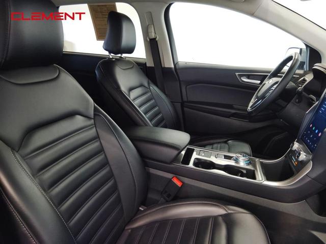 Photo of 2024 Silver Metallic Ford Edge
