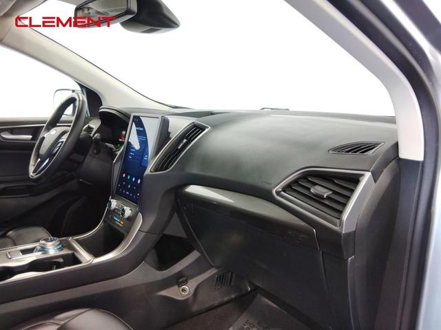 Photo of 2024 Silver Metallic Ford Edge