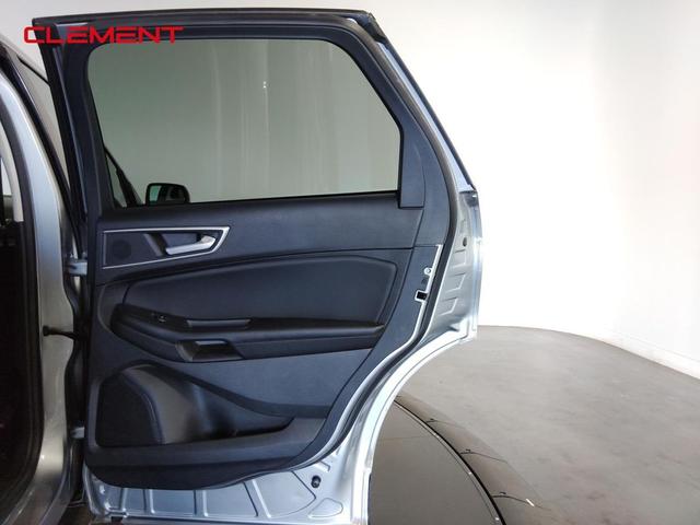 Photo of 2024 Silver Metallic Ford Edge