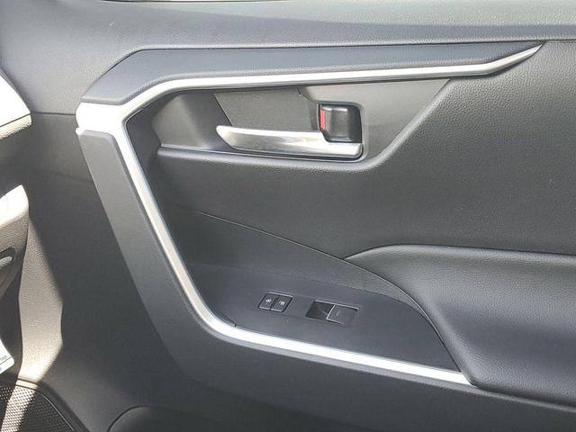 Photo of 2025 Ice Cap Toyota RAV4 Hybrid