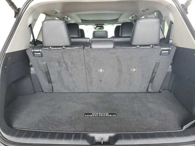 Photo of 2024 Coastal Cream Toyota Grand Highlander