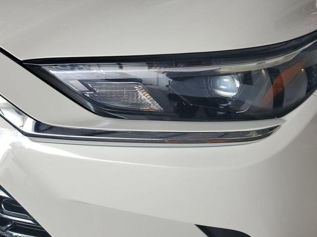 Photo of 2024 Coastal Cream Toyota Grand Highlander