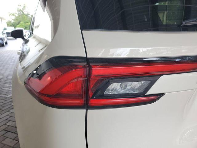 Photo of 2024 Coastal Cream Toyota Grand Highlander