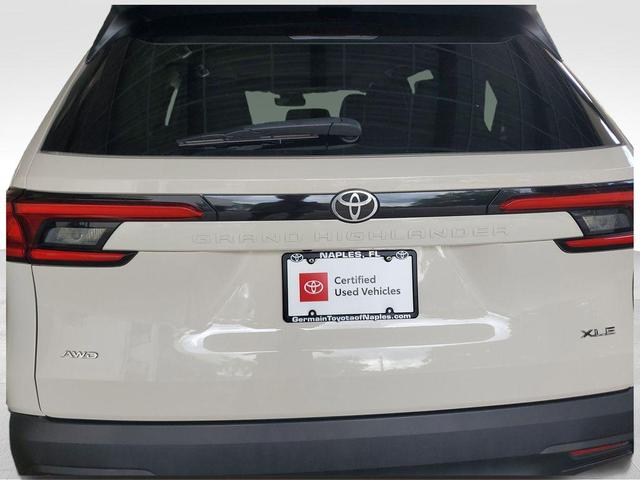 Photo of 2024 Coastal Cream Toyota Grand Highlander