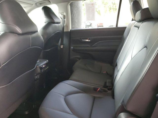 Photo of 2024 Coastal Cream Toyota Grand Highlander