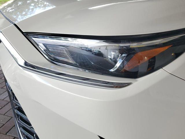 Photo of 2024 Coastal Cream Toyota Grand Highlander