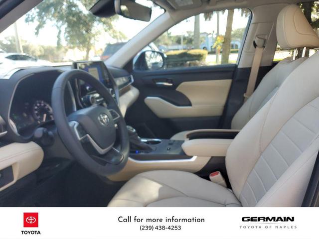 Photo of 2024 Wind Chill Pearl Toyota Highlander