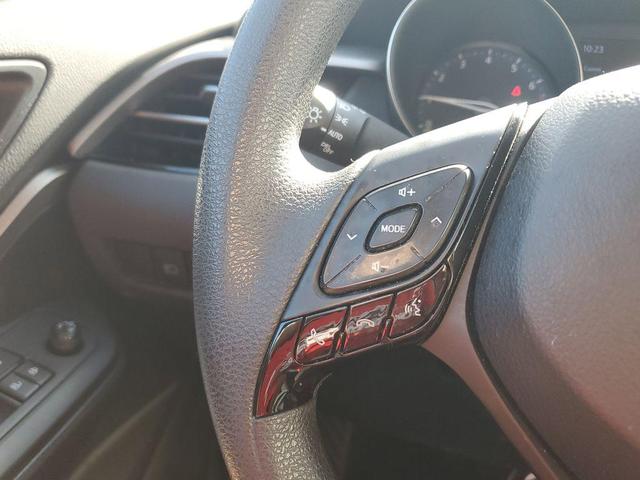 Photo of 2020 Blizzard Pearl Toyota C-HR