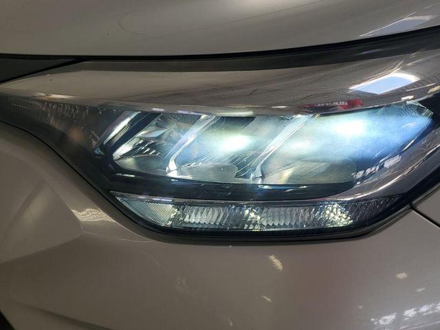 Photo of 2020 Blizzard Pearl Toyota C-HR