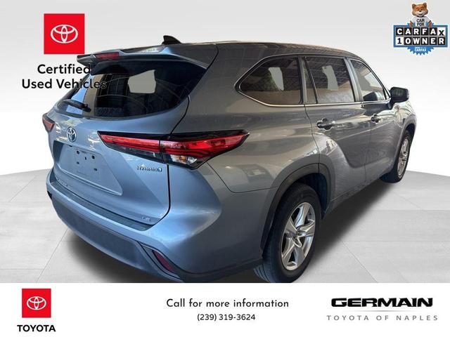 Photo of 2023 Moon Dust Toyota Highlander Hybrid