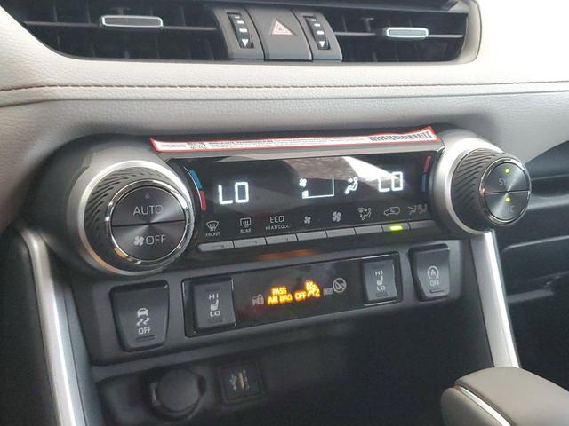 Photo of 2025 Wind Chill Pearl Toyota RAV4