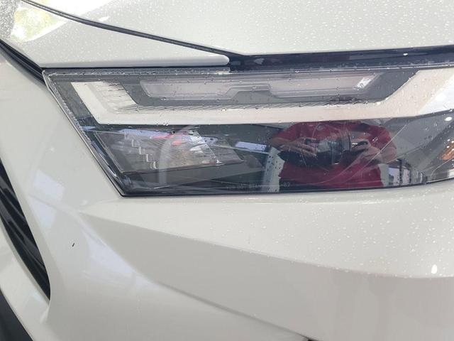 Photo of 2025 Wind Chill Pearl Toyota RAV4