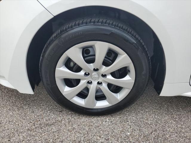 Photo of 2022 White Toyota Corolla