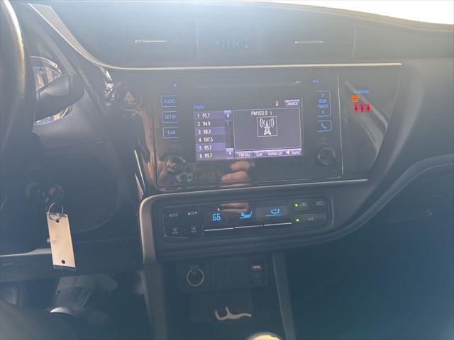 Photo of 2019 Super White Toyota Corolla