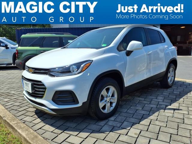 Photo of 2022 Summit White Chevrolet Trax