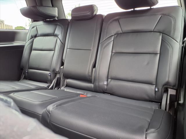 Photo of 2025 White Lincoln Navigator