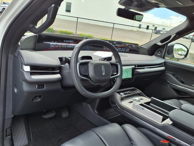 Photo of 2025 White Lincoln Navigator
