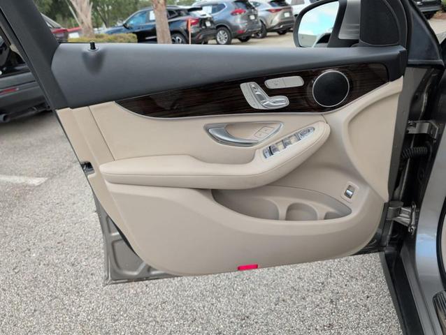 Photo of 2022 Mojave Silver Metallic Mercedes-Benz GLC 300