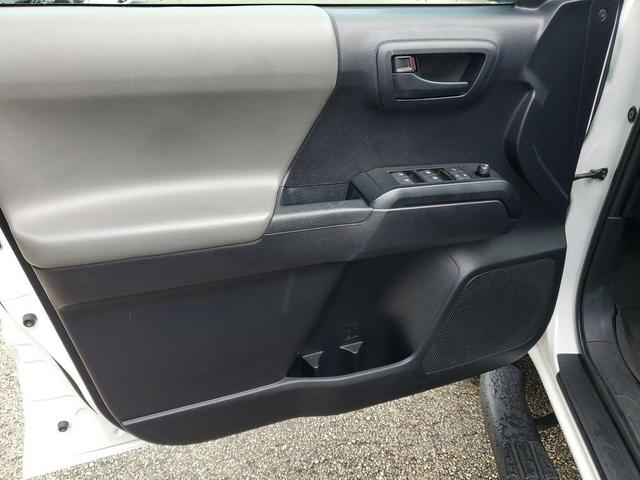 Photo of 2020 Super White Toyota Tacoma