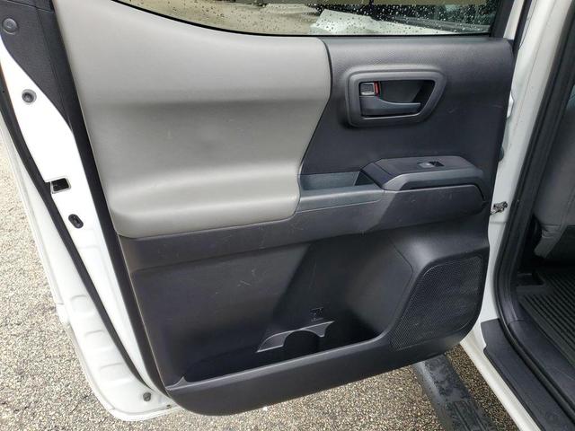 Photo of 2020 Super White Toyota Tacoma