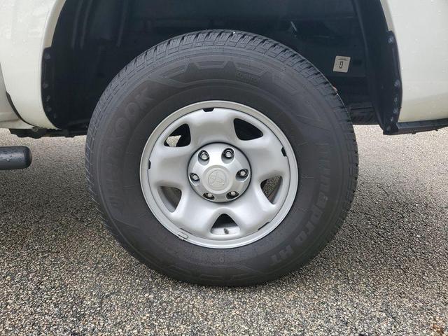 Photo of 2020 Super White Toyota Tacoma