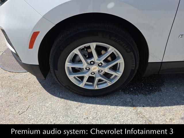 Photo of 2023 Summit White Chevrolet Equinox