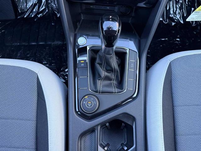 Photo of 2025 Deep Black Pearl Effect Volkswagen Taos
