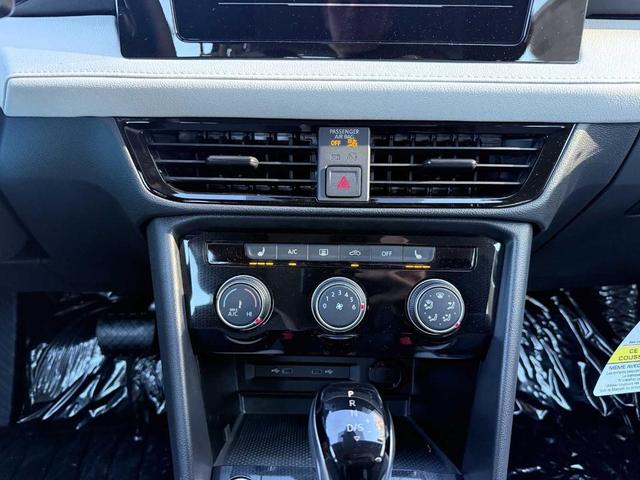 Photo of 2025 Deep Black Pearl Effect Volkswagen Taos