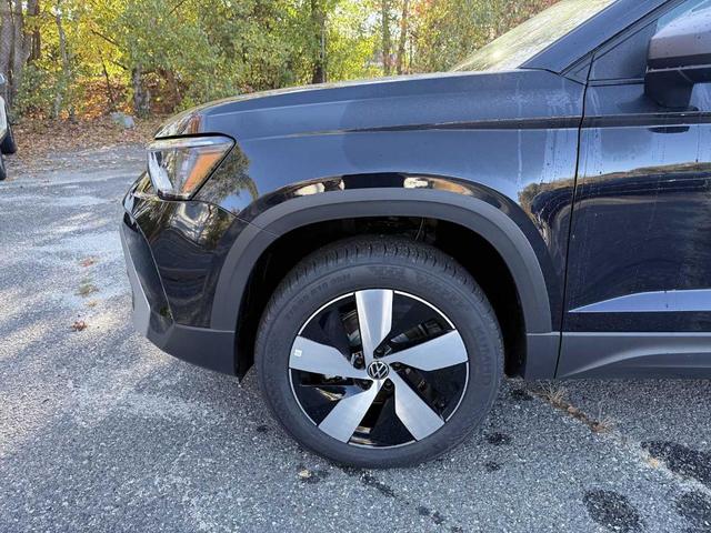 Photo of 2025 Deep Black Pearl Effect Volkswagen Taos