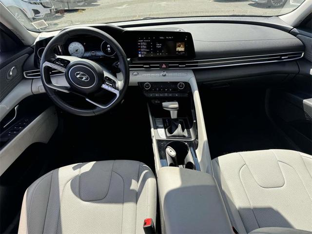 Photo of 2023 Phantom Black Hyundai ELANTRA
