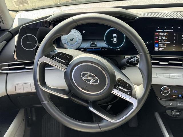 Photo of 2023 Phantom Black Hyundai ELANTRA