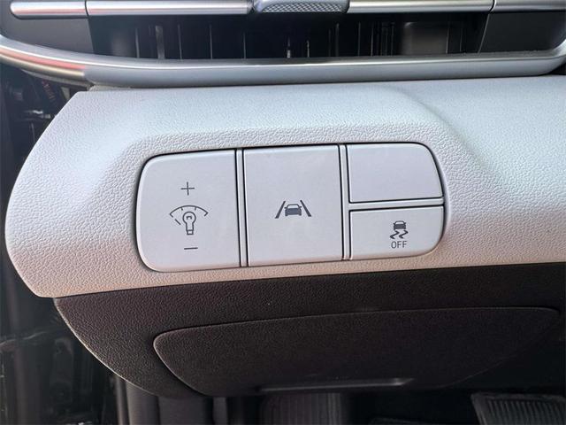 Photo of 2023 Phantom Black Hyundai ELANTRA