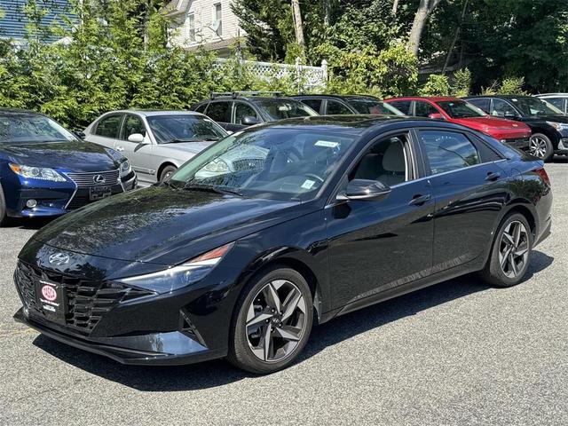 Photo of 2023 Phantom Black Hyundai ELANTRA