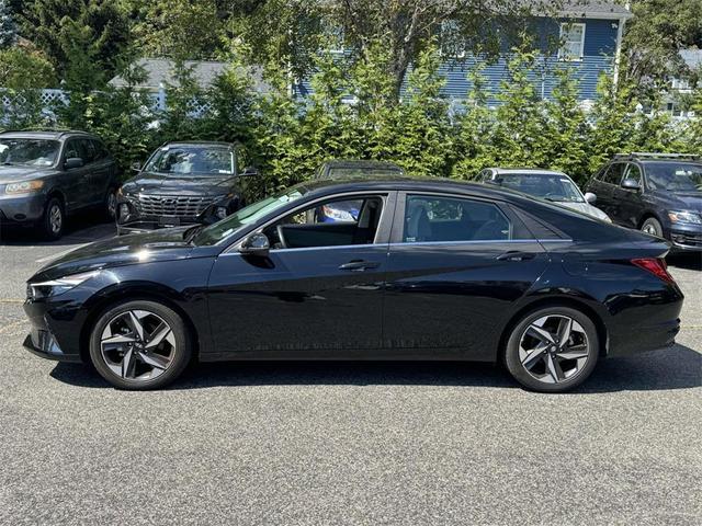 Photo of 2023 Phantom Black Hyundai ELANTRA
