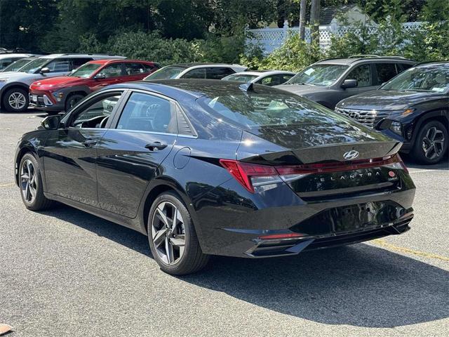 Photo of 2023 Phantom Black Hyundai ELANTRA