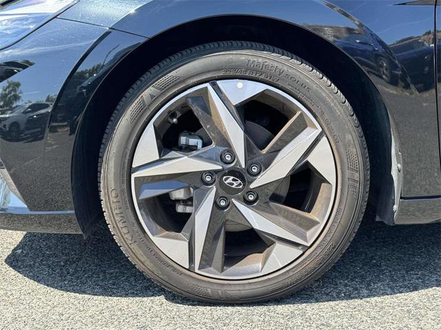 Photo of 2023 Phantom Black Hyundai ELANTRA