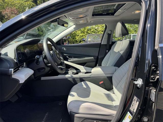 Photo of 2023 Phantom Black Hyundai ELANTRA