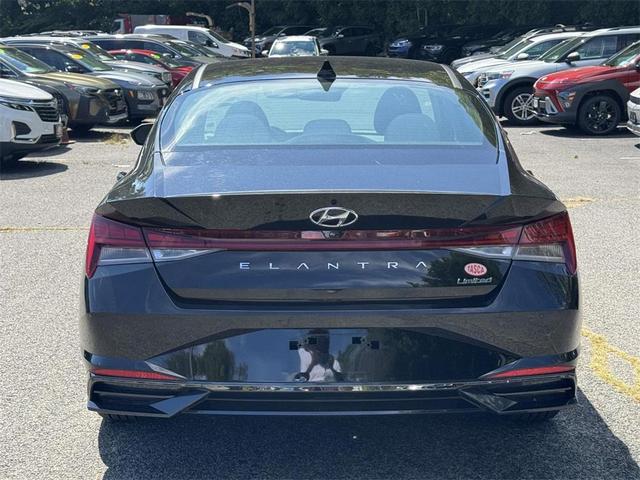Photo of 2023 Phantom Black Hyundai ELANTRA