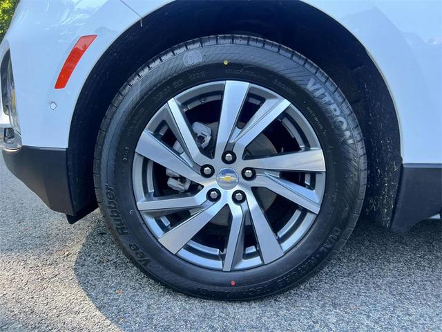Photo of 2022 Summit White Chevrolet Equinox