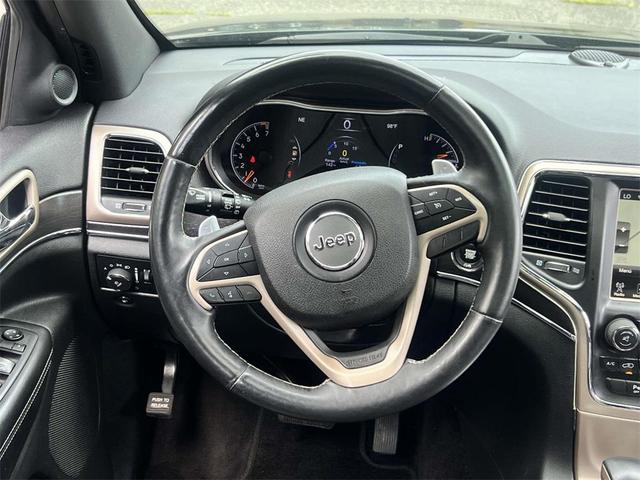 Photo of 2017 Diamond Black Crystal Pearlcoat Jeep Grand Cherokee