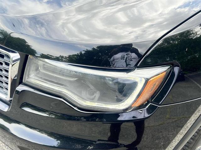 Photo of 2017 Diamond Black Crystal Pearlcoat Jeep Grand Cherokee