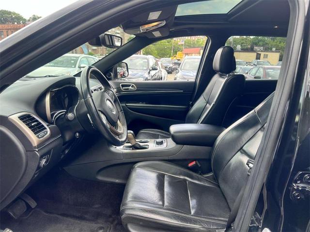 Photo of 2017 Diamond Black Crystal Pearlcoat Jeep Grand Cherokee