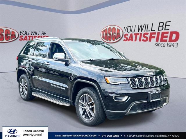 Photo of 2017 Diamond Black Crystal Pearlcoat Jeep Grand Cherokee