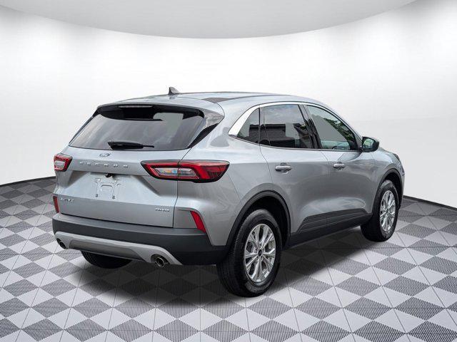 Photo of 2023 Iconic Silver Metallic Ford Escape