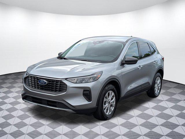 Photo of 2023 Iconic Silver Metallic Ford Escape