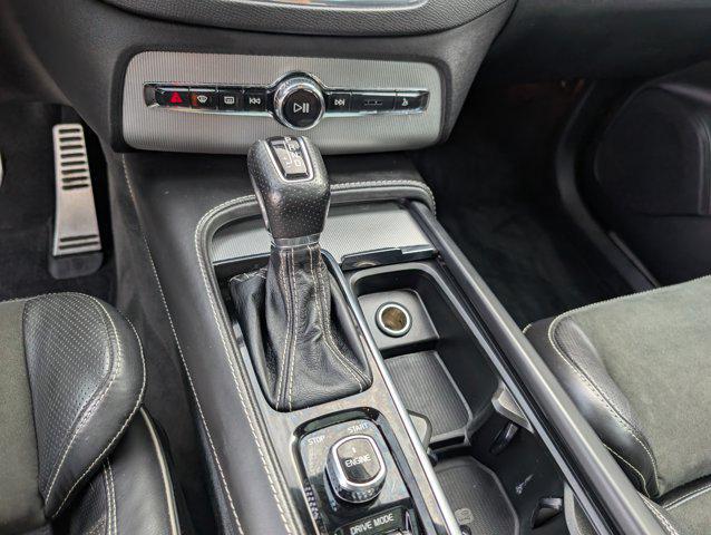 Photo of 2016 Bursting Blue Metallic Volvo XC90