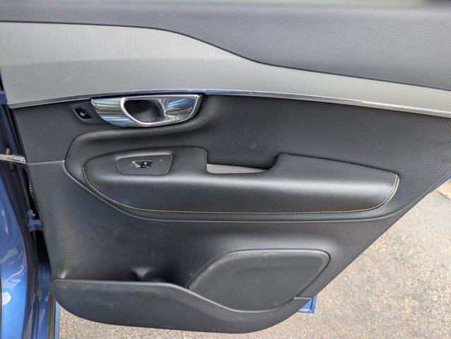 Photo of 2016 Bursting Blue Metallic Volvo XC90