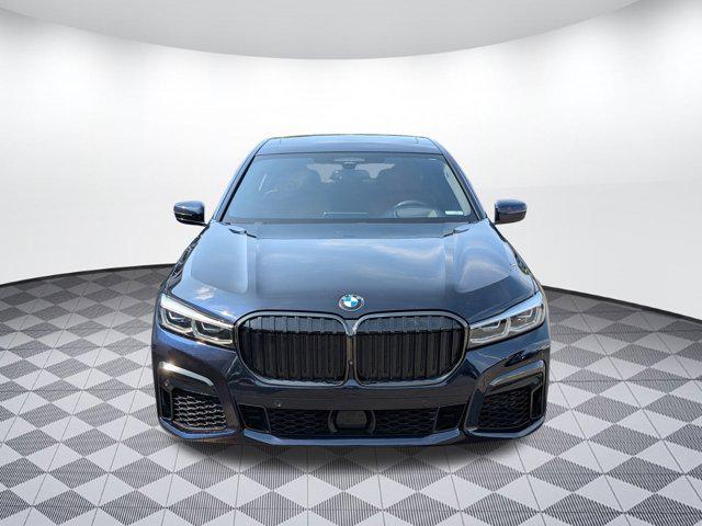 Photo of 2022 Carbon Black Metallic BMW 740